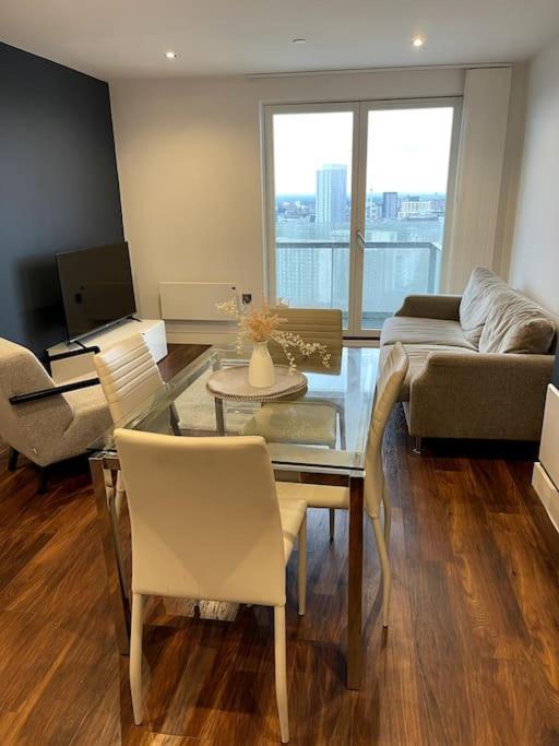 Lovely 2-Bedroom Condo With Balcony Manchester Luaran gambar
