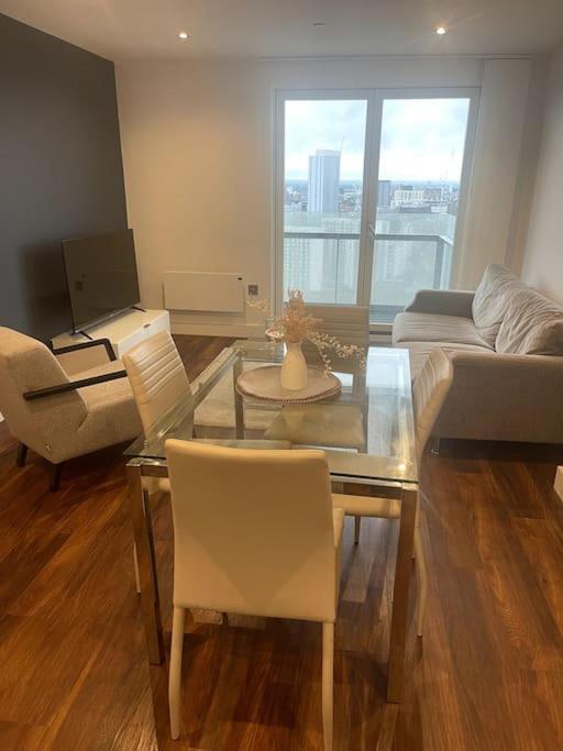 Lovely 2-Bedroom Condo With Balcony Manchester Luaran gambar