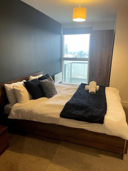 Lovely 2-Bedroom Condo With Balcony Manchester Luaran gambar