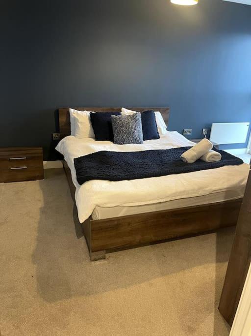Lovely 2-Bedroom Condo With Balcony Manchester Luaran gambar