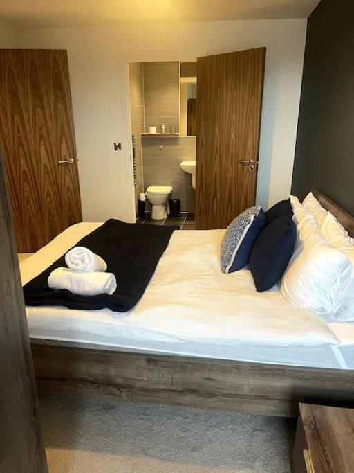 Lovely 2-Bedroom Condo With Balcony Manchester Luaran gambar